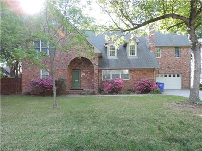 8504 Culfor Cres