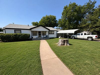 Property at 925 N 6th St E, Haskell, TX