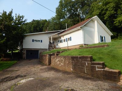 Property at 1008 Oakwood Ter, Saint Marys, WV