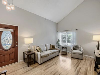 10825 Caravelle Pl