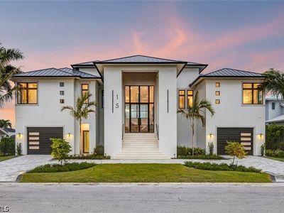 15 Bayview Blvd
