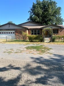 1209 W Locust Ave
