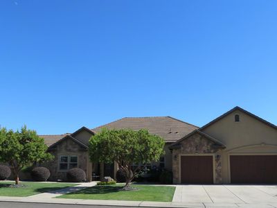 10800 Goldsborough Cir