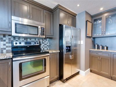 121 GOLDEN ISLES Drive #806