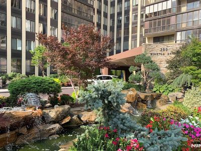300 Winston Dr APT 2215