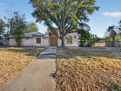 1323 E Country Dr