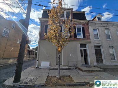 230 N 10th St