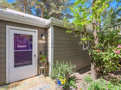 1604 Village Park Pl