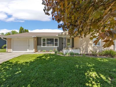 1214 Staub Ct NE