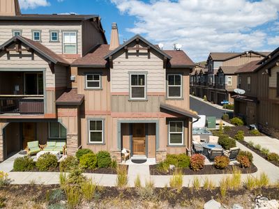 987 W Deep Powder Ct