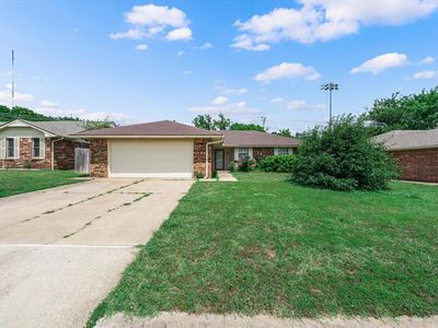 2012 E Hills Dr