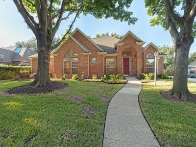 2817 Mayfair Ln