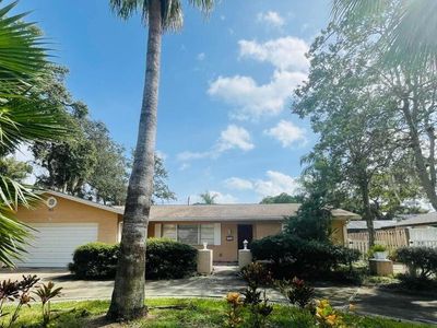 711 Lindenwood Cir E