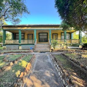 Property at 919 N Union St, Natchez, MS