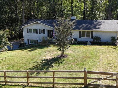 200 Whispering Hills Dr