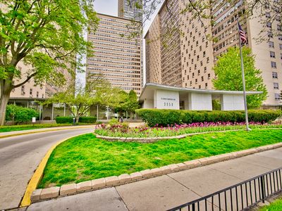 3950 N Lake Shore Dr APT 1423D