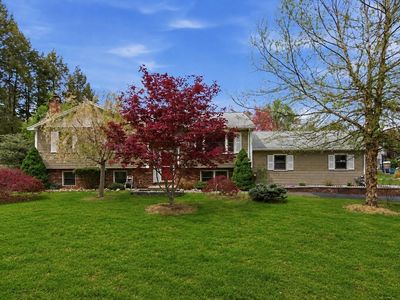 2 Sandspur Ln