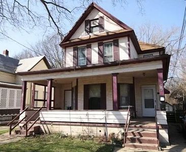 916 W 11th St
