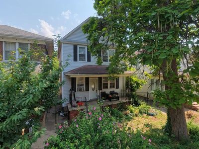 1323 Vincennes Ave
