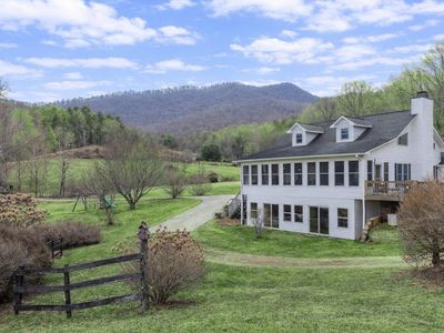 2210 Mountain Grove Rd