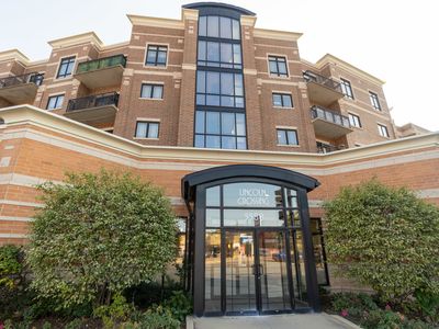5588 N Lincoln Ave APT 310