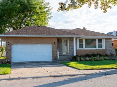 8537 W Sunnyside Ave