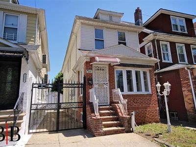 1669 E 48th St