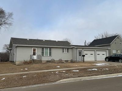 Property at 224 W 6th Ave, Redfield, SD