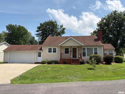 Property at 7 N Crescent Dr, Jacksonville, IL