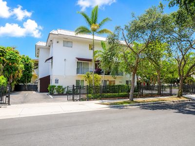 990 NW 1st Street Apt 1