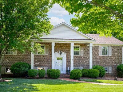 1121 Moreview Dr