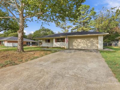 Property at 1111 Elmwood St, Gainesville, TX