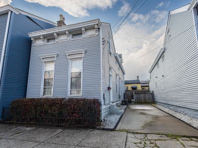 Property at 113 W 10th St, Newport, KY