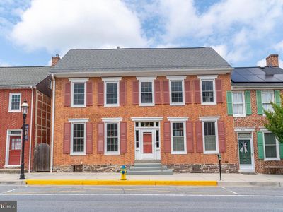 220 W Main St