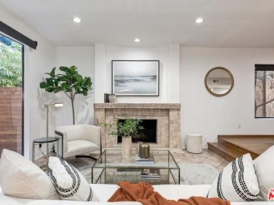 1427 S Bentley Ave APT C