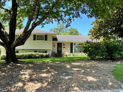 Property at 2204 Brookdale Ln, Vestavia Hills, AL
