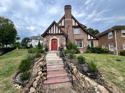 721 John St