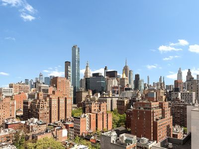 201 E 17th St APT 22G