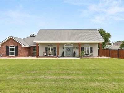 Property at 102 S Bayou Estates Dr, Des Allemands, LA