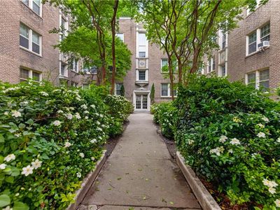 940 Gates Ave APT B5