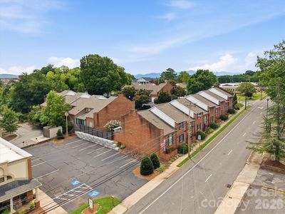 115 W Meeting St