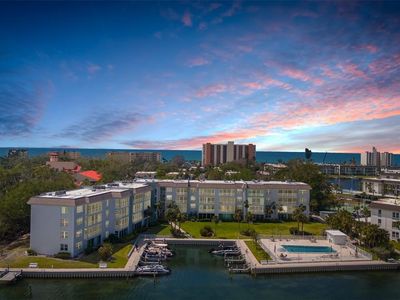 600 SUTTON PLACE #101B