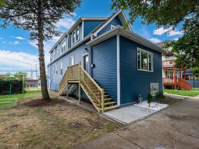 3813 N Narragansett Ave