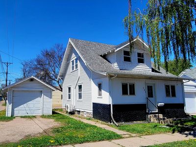810 S 1st St