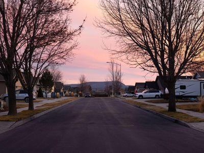 909 NE Stoneridge Loop