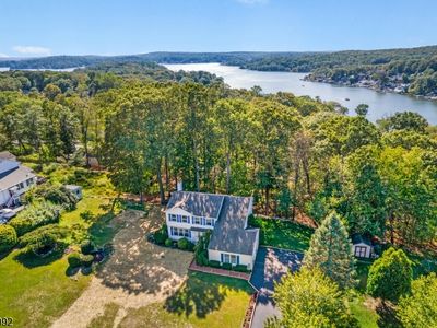 16 Colonial Circle Dr