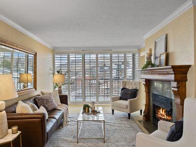 241 N Vine St APT 707E