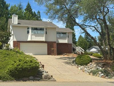 2720 Sandhurst Dr