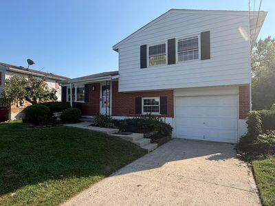 2737 Leota Ln