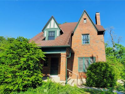 1936 Burroughs Dr